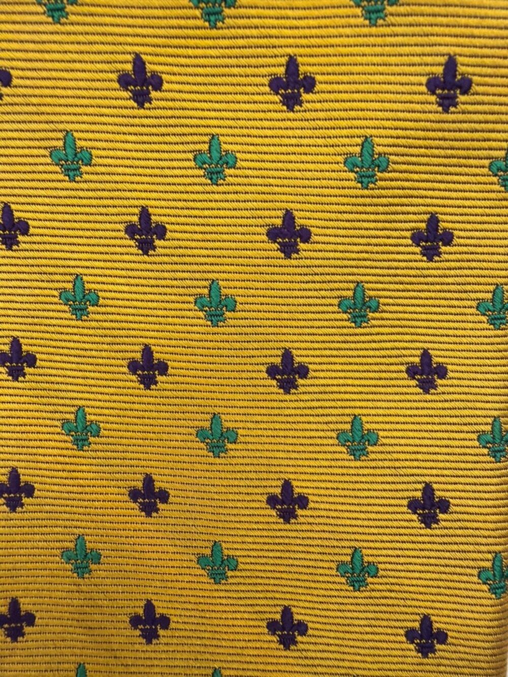 Brooks Brothers Men’s Fleur de Lis Motif Silk Necktie